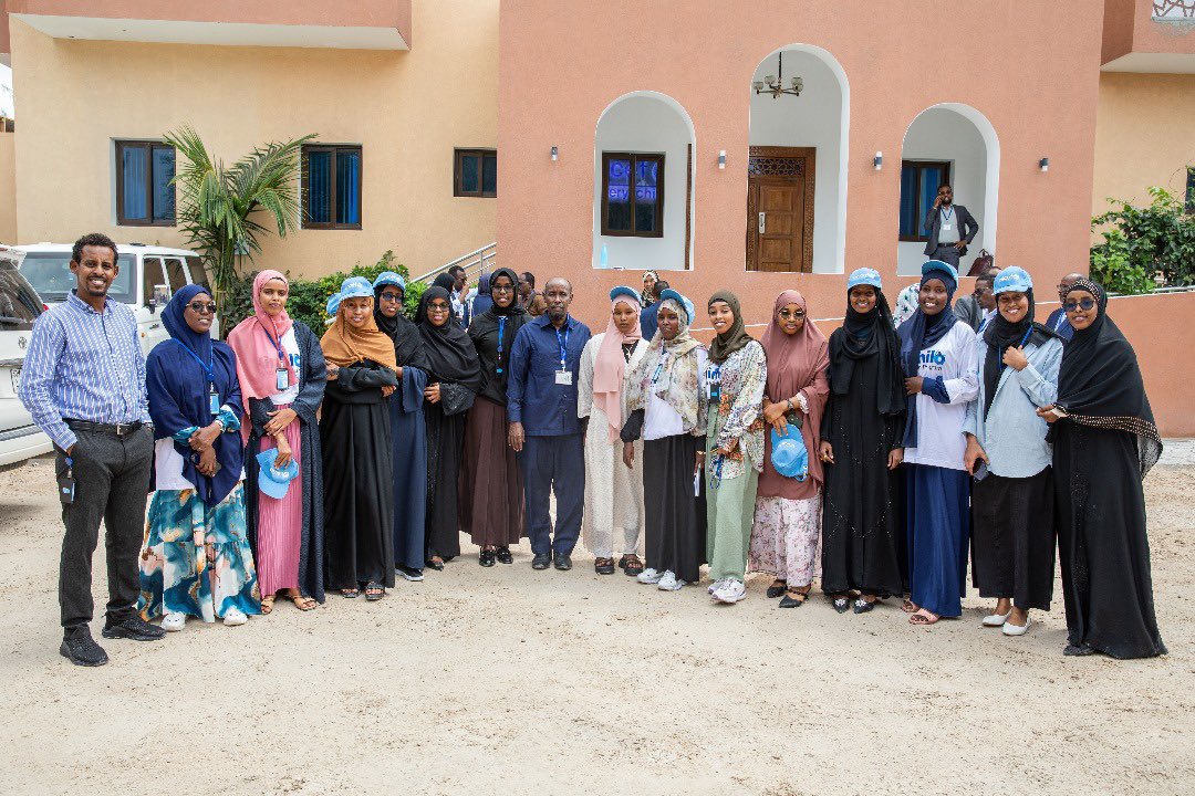 AyaanHaybe1's tweet photo. Today, #UNICEF launched the Himilo internship program, offering valuable hands-on experience to young Somali female professionals . I'm thrilled to be part of this privileged opportunity.
#UNICEF -Somalia
#Himilo internship program https://t.co/Kquo0cQrNm
