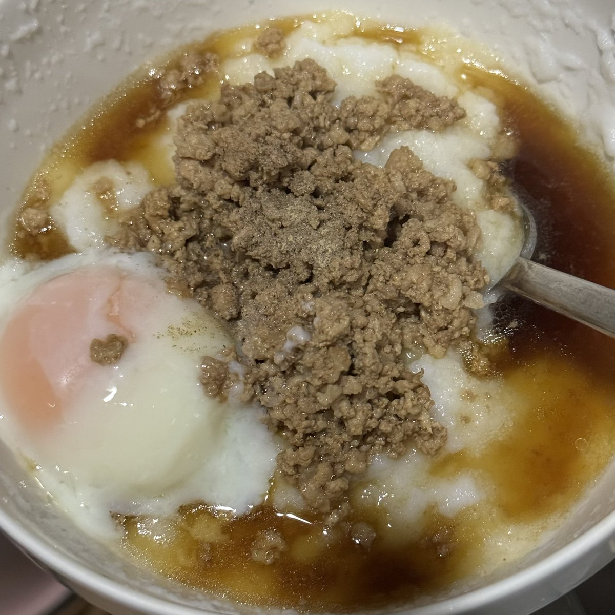 อาหารคนป่วย ที่คนป่วยกินแล้วหายป่วยเลยเพราะอร่อยมาก55555555555 ลองทำตามติ๊กตอก คือเริ่ดเกิน เค้าเรียกไรนะ โจ๊กหมูซีอิ๊วหรอ อร่อยสาดดดด แค่ทำน้ำหมูราดลงไปบนโจ๊กเอง กินกับไข่ลวกโคตรๆๆๆๆๆอร่อย ฟินตาย ขอโยนลงทลตอนตีสอง 😌🤤🤤🤤