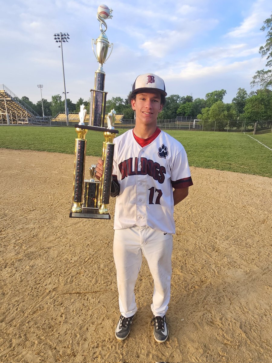 Antmo89's tweet photo. To God the glory!  Congratulations to @Brandon_Epps17 for getting 4.0 or better the whole school year. His GPA is  now 4.06!  What a year he has had. Bowie goes 15-1 to win the County Championship, and he makes 2nd Team All County. https://t.co/WHz8NcX2Tl