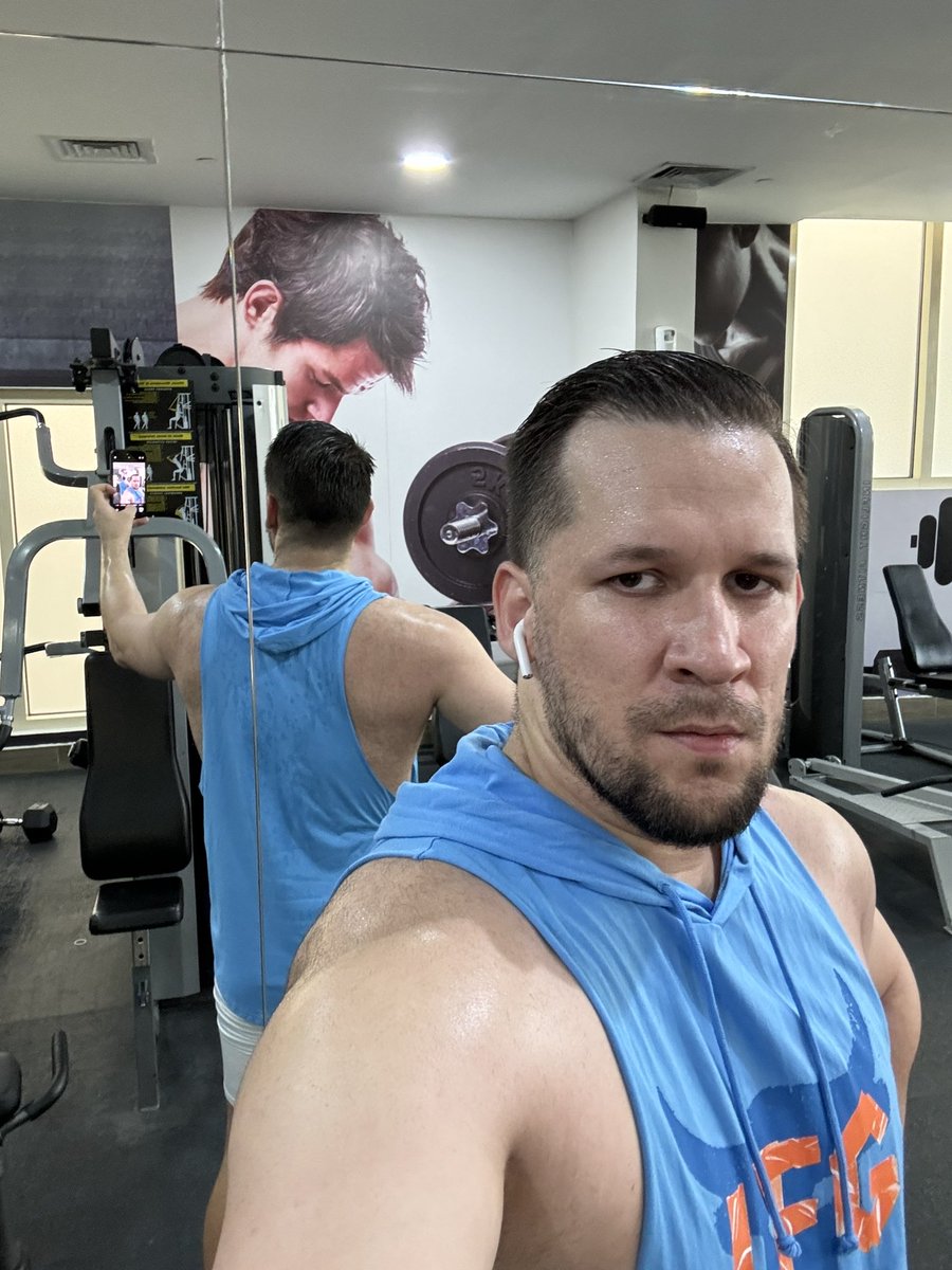 igor_gorbenko's tweet photo. После ИТ стану фитнес-тренером. За 16 лет техлидерства научился управлять джунами и строить сеньоров! https://t.co/9ZvEJYjtKa
