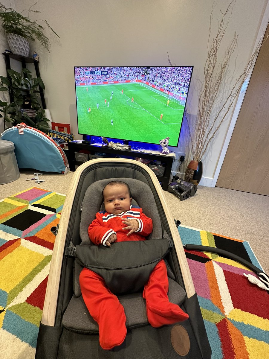toamardeep's tweet photo. C’mon england!!🏴󠁧󠁢󠁥󠁮󠁧󠁿 

The little support!!

#EURO2024 #ENGNED  #NEDENG https://t.co/dJlaFCgcml