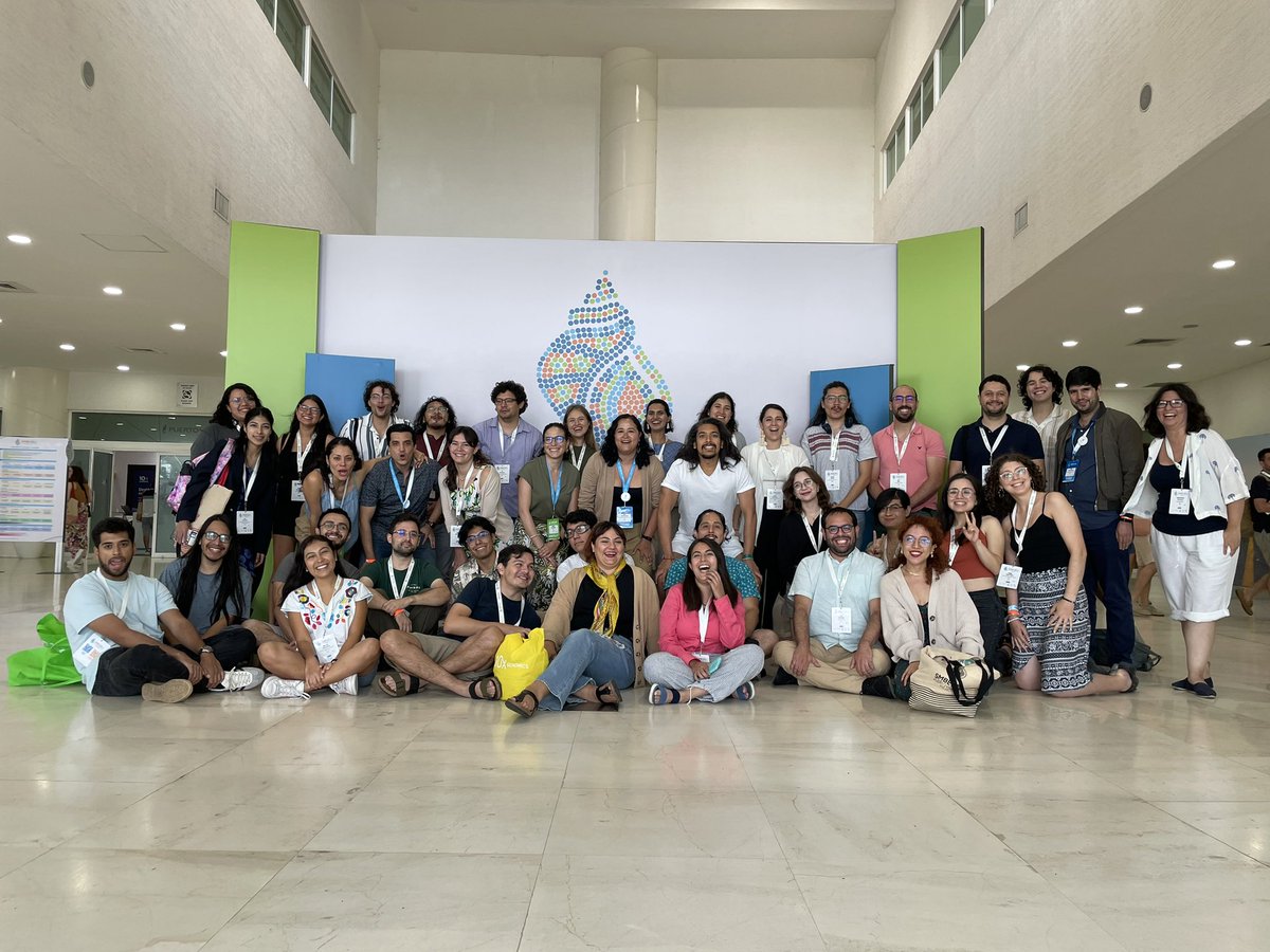 Casi 20 generaciones de la <a href="/lcgunam/">LCG UNAM</a> presentes en #SMBE2024! Un honor ser parte de esta gran iniciativa que transformado y sigue transformado la ciencia en México y el mundo