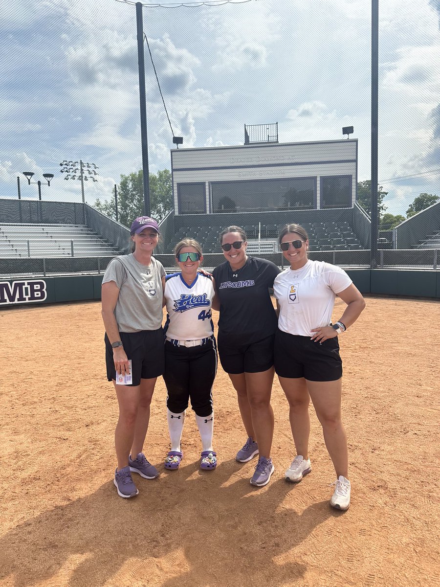 HaileyDworak44's tweet photo. Monday I got to attend @LipscombSB elite camp.Beautiful campus and got to see an old coach who helped me grow as a player.The field was hot in both ways loved every min of it. Ty @CoachKRyman @CoachBooVannoy @Coach_Buck16 for an amazing experience. @LegacyLegendsS1 @TheElginHeat https://t.co/eBQoFfSQ8W