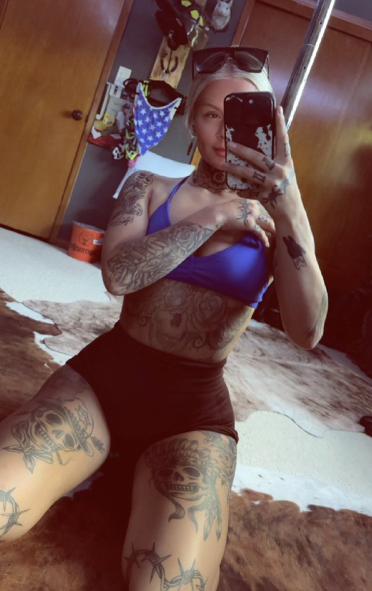 WranglerQueen's tweet photo. RT if you would let me send you photos like this while you are at work🥰 https://t.co/7a2mlRW5RL