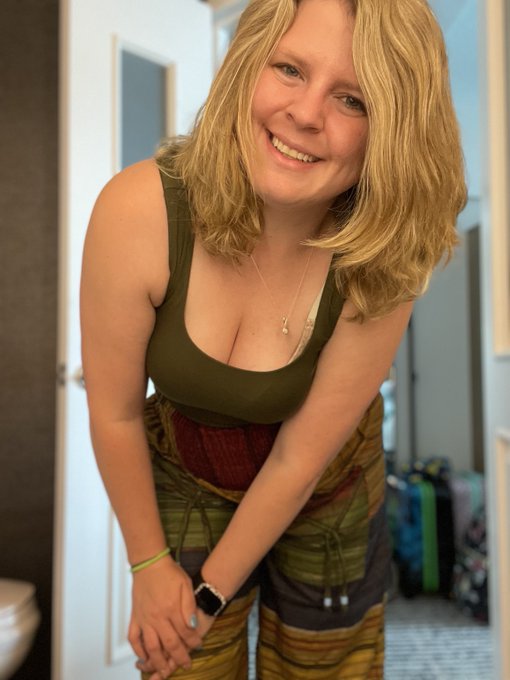 Tightpixienurse❤️’s pics and videos