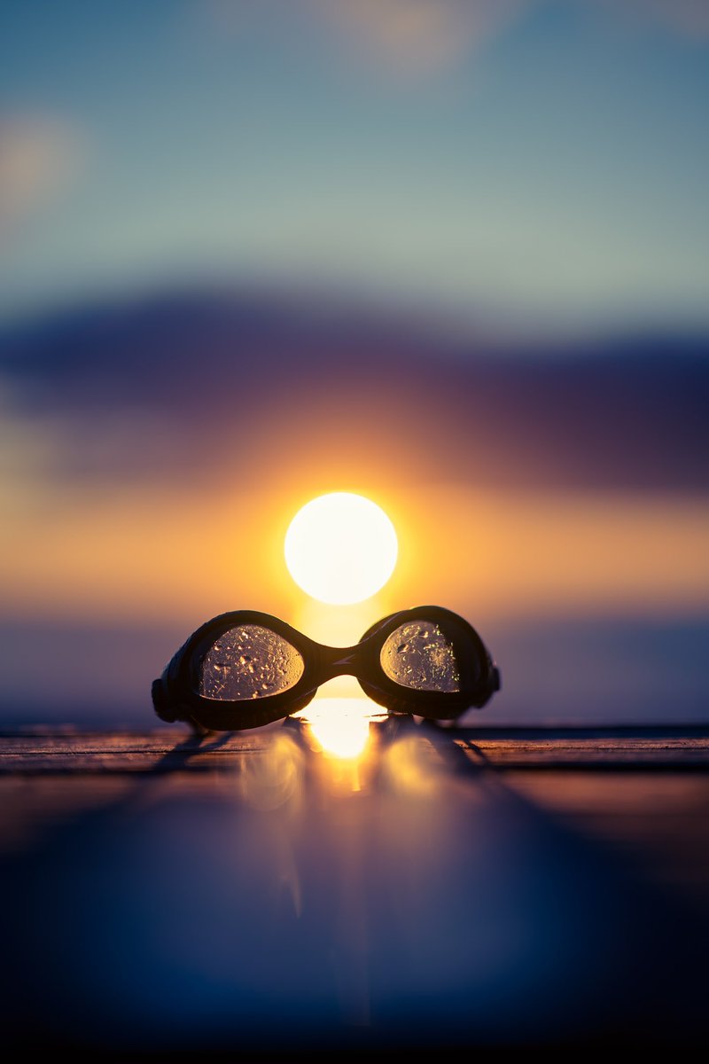 Free smartphone wallpaper.
“Its not Google, they are goggles”
#freewallpaper #sunrise #cronullabeach #australia <a href="/sutto007/">Michael Sutton</a>