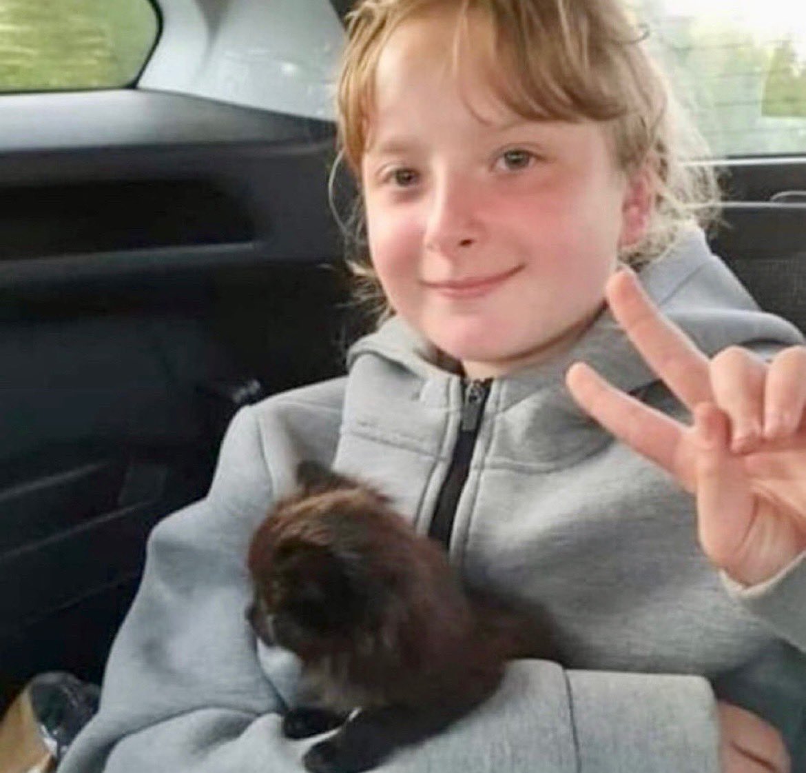 J596:Tous les jours je posterai la photo de #lola12ans pour honorer sa mémoire C’est le visage 2 tous les martyrs français tués par la barbarie 2 l’immigration illégale Pour que personne ne l’oublie jamais!Pour se souvenir de nos renoncements répétés,de la lâcheté des politiciens