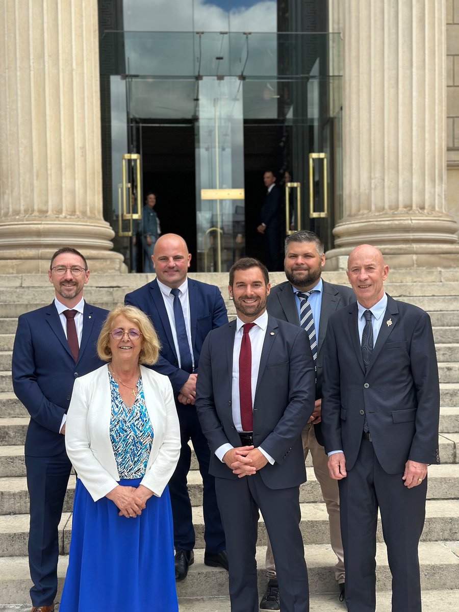 JulienOdoul's tweet photo. 🏛️ La Bourgogne Franche-Comté sera fièrement représentée à l’@AssembleeNat grâce à ses députés du @groupeRN_off ! Vous pouvez compter sur nous pour défendre les intérêts des Français et des habitants de notre région ! https://t.co/ZDR4AaIhoD