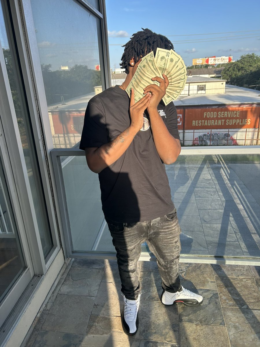 luhhwilll_'s tweet photo. I had hustle and ambition since i was a child, i dropped my nuts to be a man n they don’t understand 💯🧏🏾‍♂️ https://t.co/o8laDR8IPI