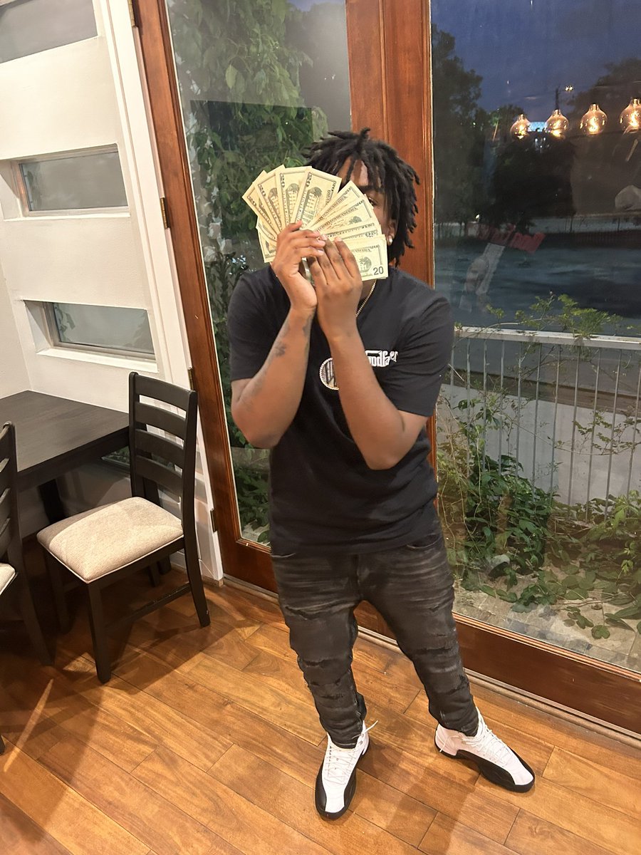 luhhwilll_'s tweet photo. I had hustle and ambition since i was a child, i dropped my nuts to be a man n they don’t understand 💯🧏🏾‍♂️ https://t.co/o8laDR8IPI