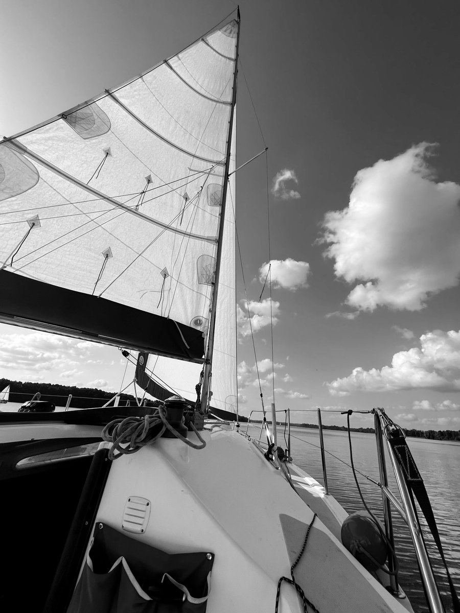 m_m_miel's tweet image. Nie można kontrolować wiatru,ale zawsze można odpowiednio ustawić żagiel. #freedom