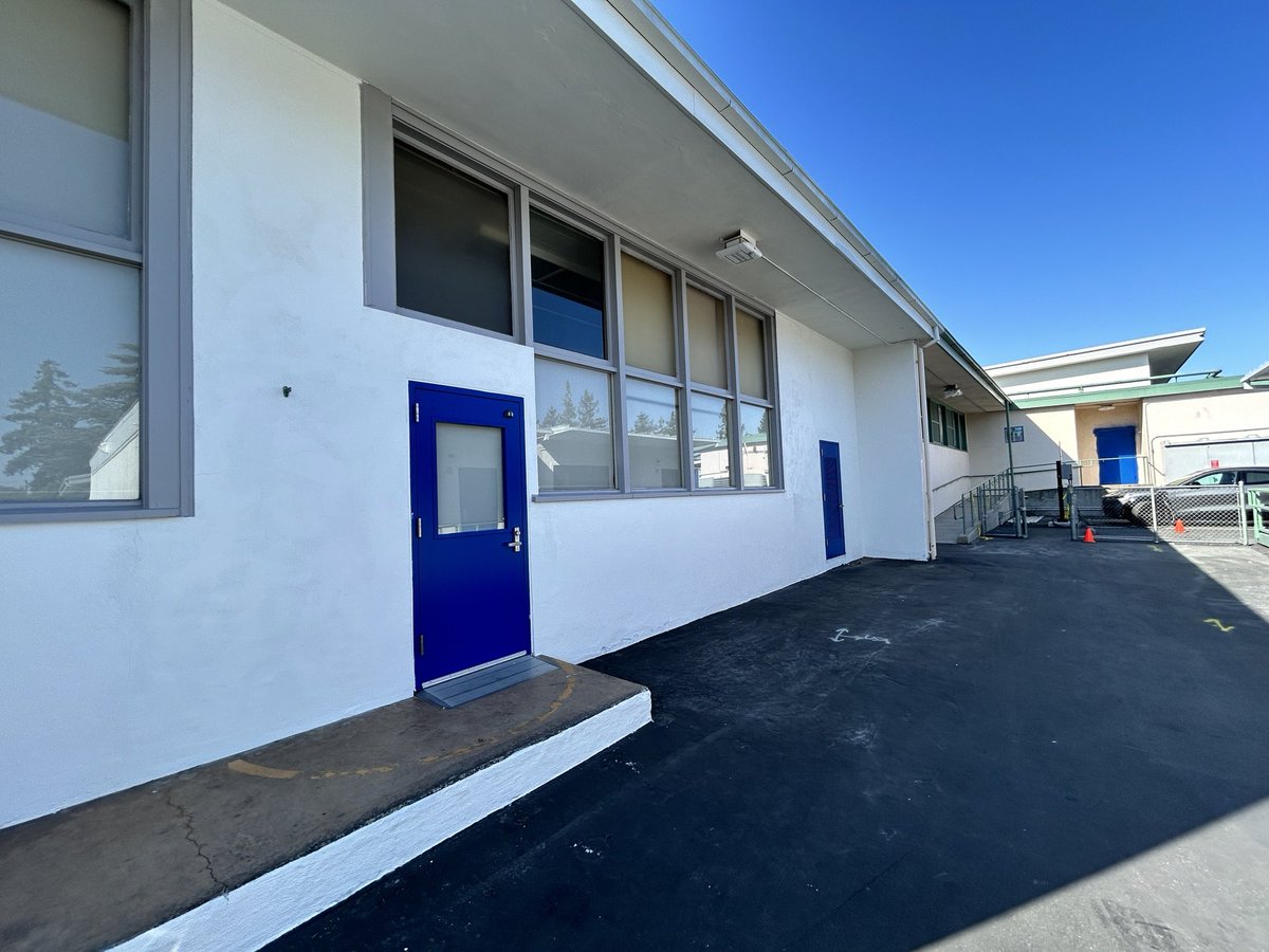 PaloAltoUnified's tweet photo. ⚡️ Big changes coming to JLS MS! ⚡️
✅ Main campus electrical service upgrade for better infrastructure
✅ Campus-wide painting project to refresh our look
✅ New air conditioning systems in one wing this summer
Exciting times ahead! 🎨🏫 #JLSMiddleSchool #SchoolUpgrades #PAUSD https://t.co/gKbykPG7Df