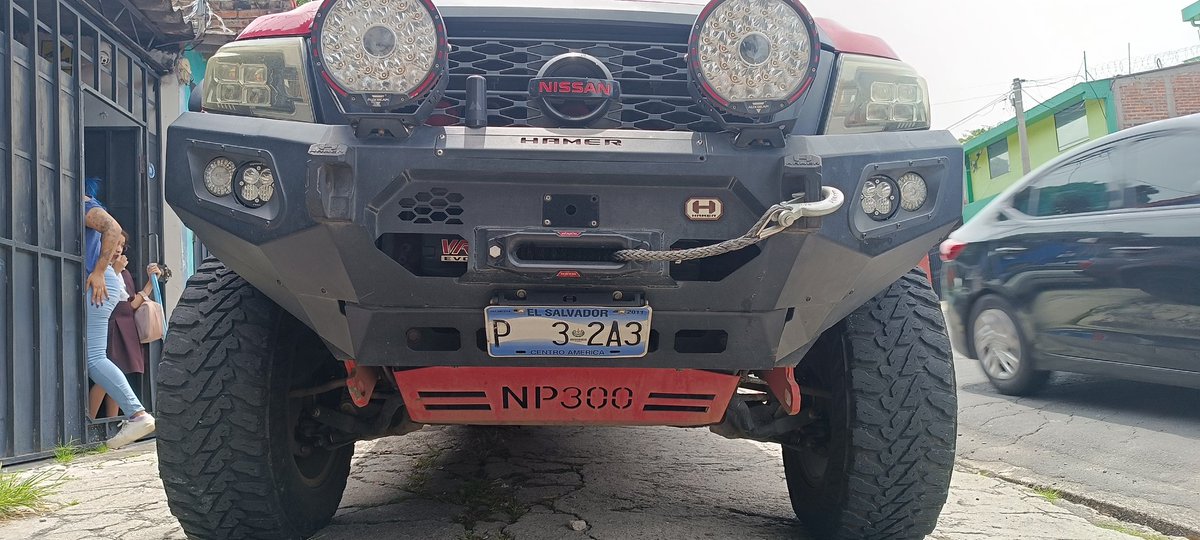 7undertaker's tweet image. Ayuda con vehículo obstruyendo entrada de vivienda y paso peatonal @VMTElSalvador @PNCSV ya lleva más 3 horas y no puedo ingresar mi vehículo a mi casa y me ha tocado quedar mal parqueado obstruyendo la vía peatonal