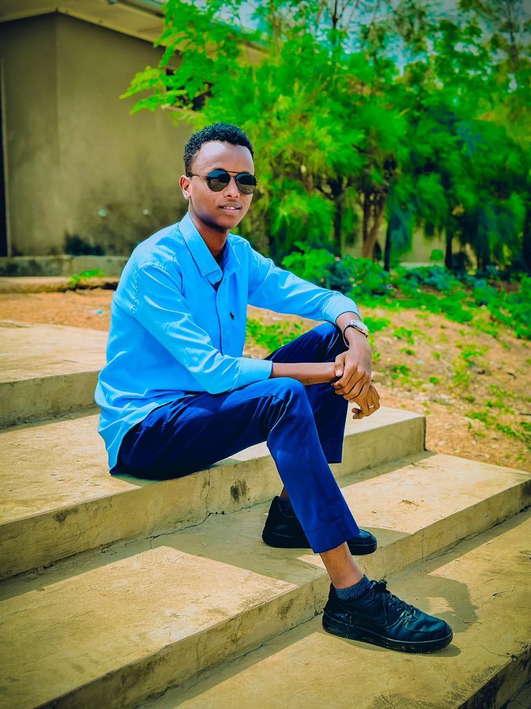 abdimajida6866's tweet photo. This university experience has broadened my horizons, challenged my assumptions, and ignited a deeper passion for learning. The lessons I have learned, both inside and outside the classroom, will continue to shape and guide me long after these walls.
#agricultural 
#student https://t.co/rzzhmJoi3Q