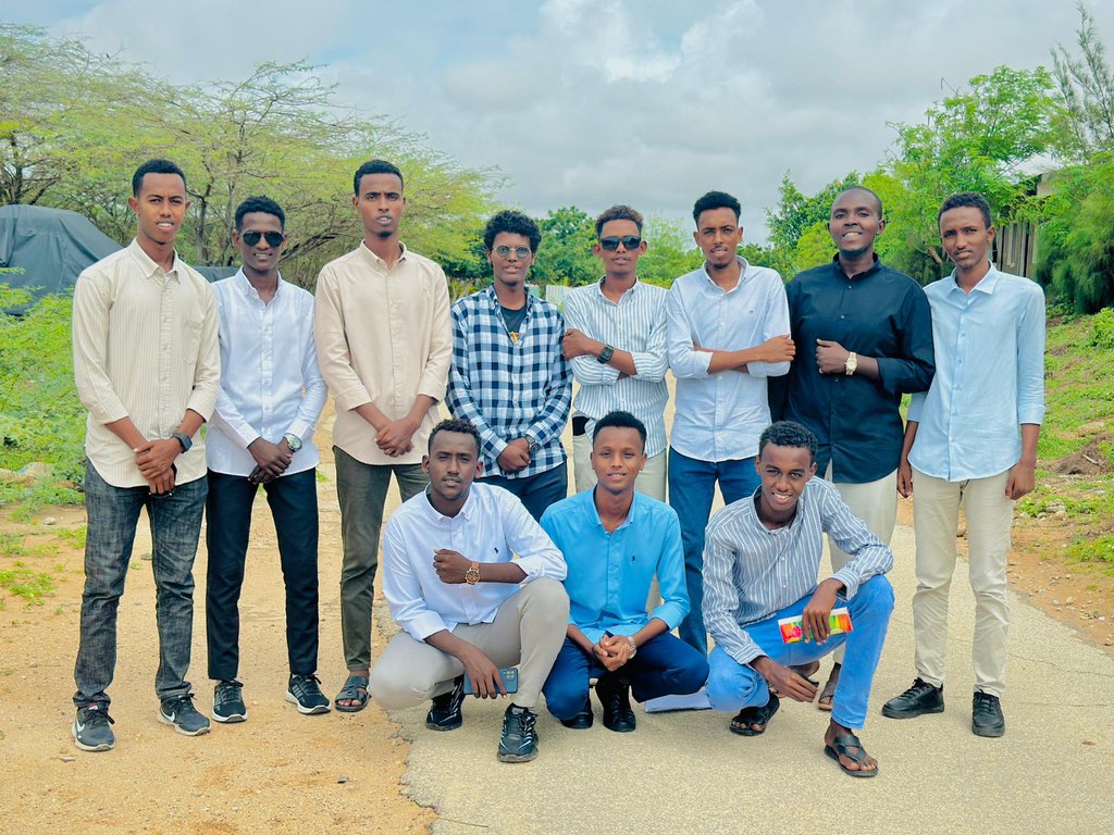 abdimajida6866's tweet photo. This university experience has broadened my horizons, challenged my assumptions, and ignited a deeper passion for learning. The lessons I have learned, both inside and outside the classroom, will continue to shape and guide me long after these walls.
#agricultural 
#student https://t.co/rzzhmJoi3Q