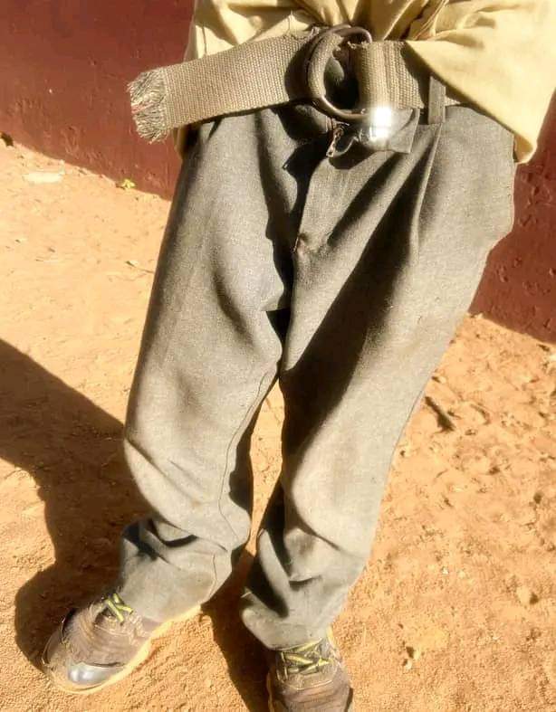 Patricia_Bantom's tweet image. Tjoooh!!🙆🏿‍♂️🙆🏿‍♂️ Life is not easy for some kids 😭😭😭

This is siyabonga from MBOSI PRIMARY SCHOOL . He was crying because he didn't have a proper school uniform 😥😔

Contact : 078637196
#Please share this until it reaches the right people 🙏🏿