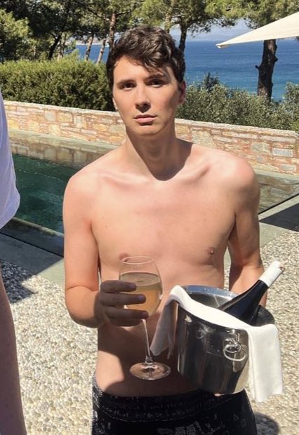 bunnysIipper's tweet photo. No more dan howell because i was hungry https://t.co/FhJGH6n9Hn