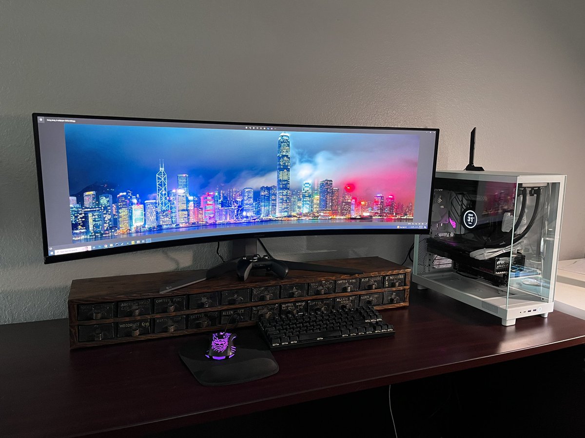 racer4200's tweet image. New setup. Just waiting on a few 140mm fans for the bottom and the RGB controller.

#nzxt #ultrawide #ultrawidemonitor