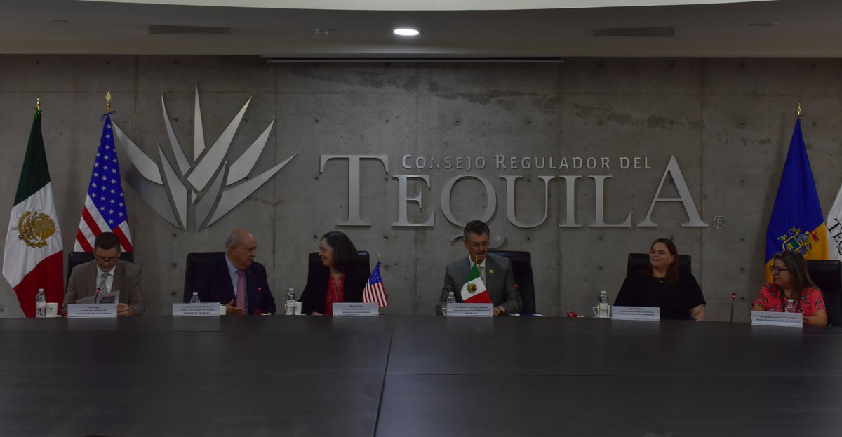 CRTequila's tweet photo. Recibimos la visita de la Cónsul General, Ms. Amy Scanlon del @USCGGuadalajara, muchas gracias por el interés en el #Tequila y en el trabajo del #CRT para la protección de la Denominación de Origen. También agradecemos su disposición para colaborar con la agroindustria tequilera. https://t.co/wKQtdHkxdM