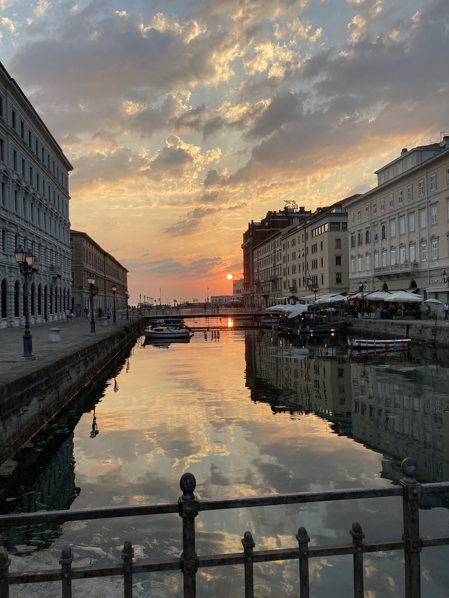 ChrisB0551's tweet photo. See you tomorrow Sun  #Sun #trieste #drinkoutofoffice https://t.co/S7aFYpmieo