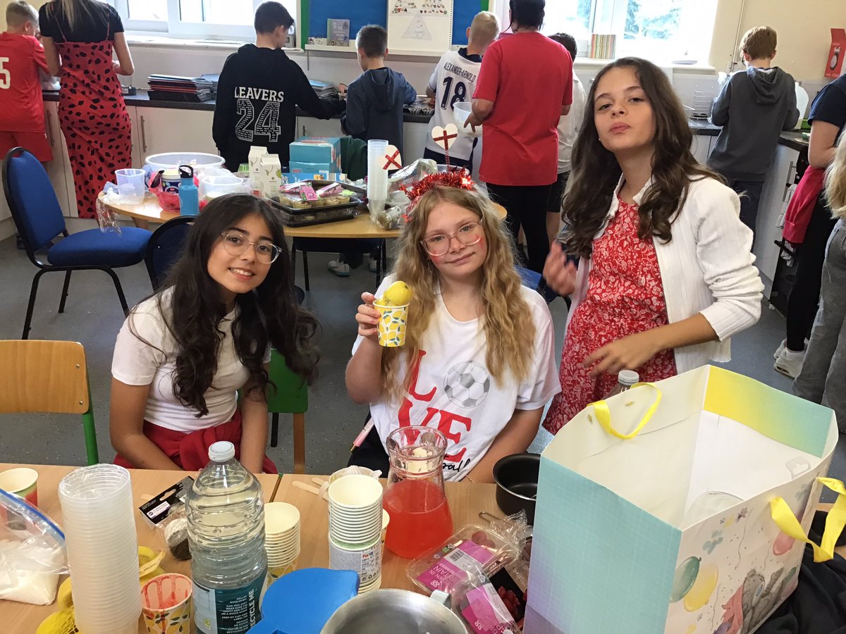 Y6Oaky's tweet photo. Year 6 have been busy bees for their nursery fundraising event today! We’ve had baking, lemonade making, smoothies, cookies, bracelets, posters, bookmarks, games and many more! We can’t wait to see the turnout and what profits they can make tomorrow! 🐝🍪🍋🍓 https://t.co/KBtXS2hQfs