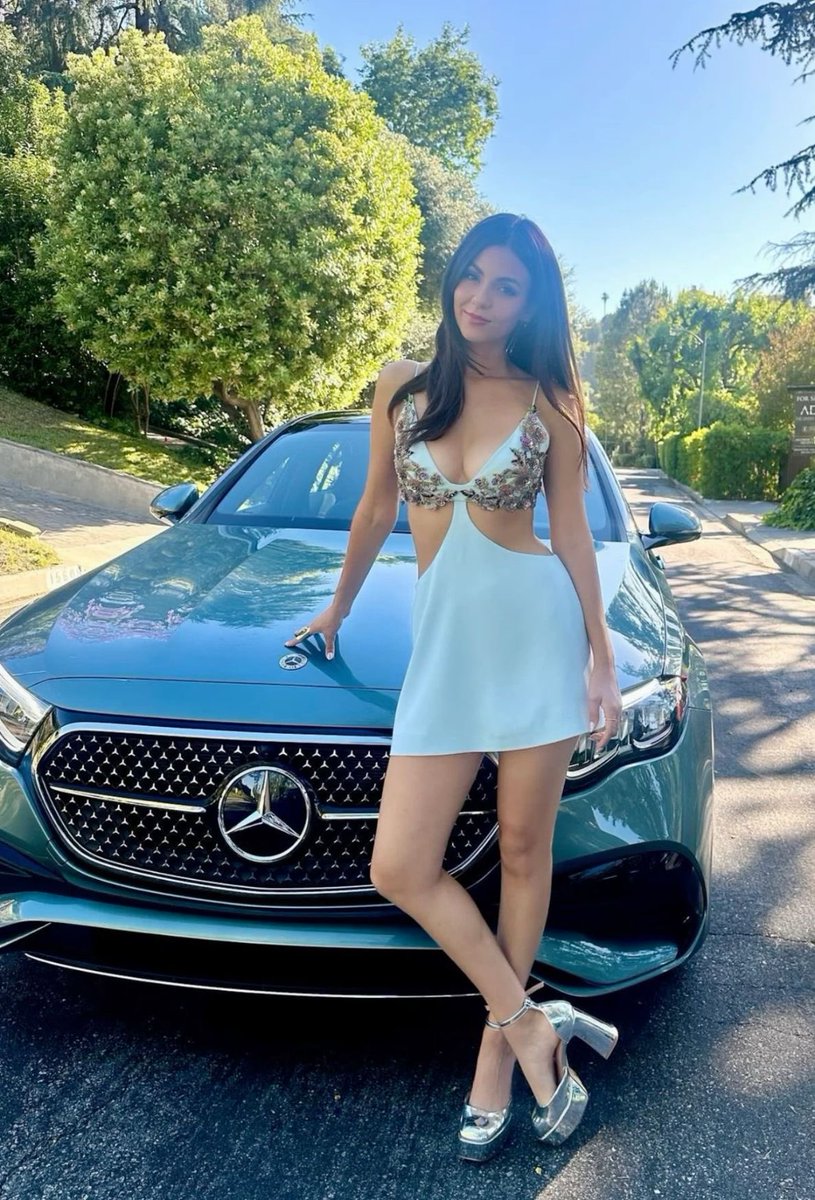 hourlyjustice's tweet image. Victoria Justice