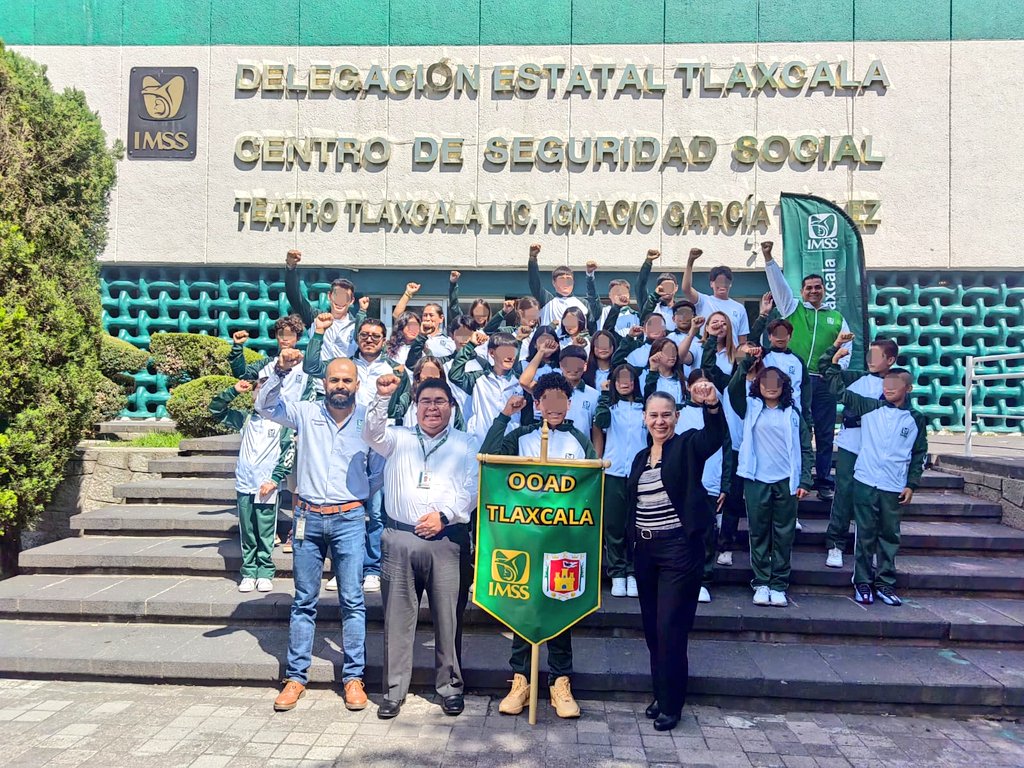 tlaxcalaIMSS's tweet photo. La titular del #IMSSTlaxcala, Dra. Aurora Treviño, abanderó los grupos representativos de natación, taekwondo y basquetbol que participarán en la 4ta. edición de los "Juegos Deportivos Nacionales #ODEIMSS" en el Centro Vacacional IMSS #Oaxtepec. 
¡Mucho éxito a los deportistas! https://t.co/kP5B8NIwvn