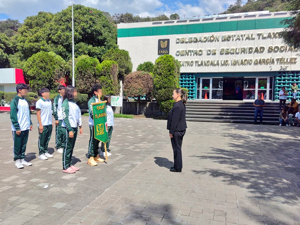 tlaxcalaIMSS's tweet photo. La titular del #IMSSTlaxcala, Dra. Aurora Treviño, abanderó los grupos representativos de natación, taekwondo y basquetbol que participarán en la 4ta. edición de los "Juegos Deportivos Nacionales #ODEIMSS" en el Centro Vacacional IMSS #Oaxtepec. 
¡Mucho éxito a los deportistas! https://t.co/kP5B8NIwvn