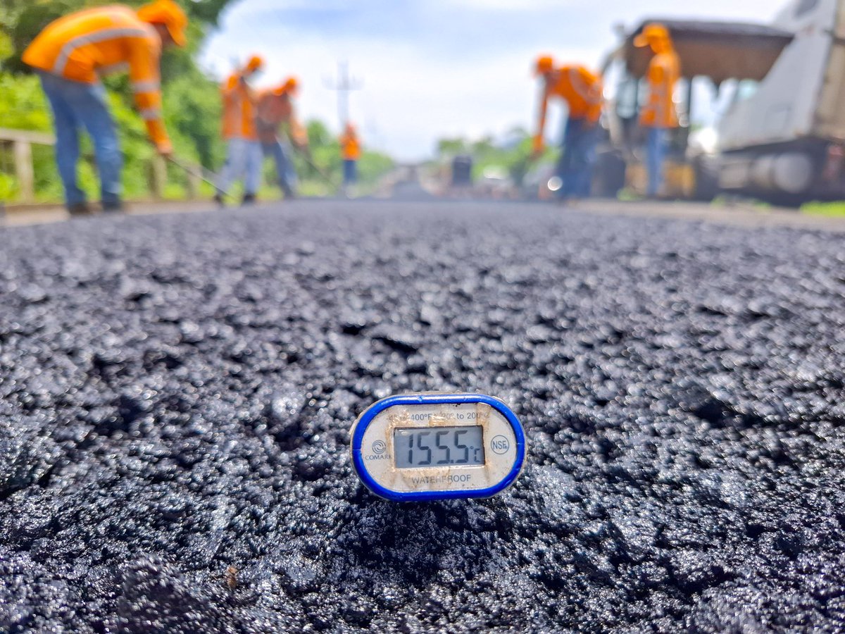 FOVIALITO's tweet photo. Por la tarde, realizamos trabajos de reparación en carretera El Litoral, en ruta hacia el desvío Salinas El Potrero, Usulután. 🇸🇻 https://t.co/HX8hhSSy7R