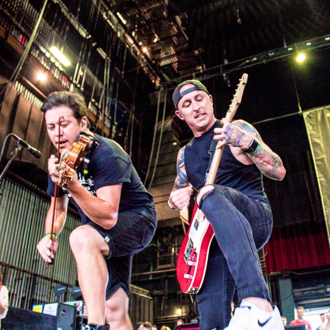 simplystephk's tweet photo. I miss warped tours seeing @williamryankey and @smackinyc https://t.co/LZuD7Aa8WY