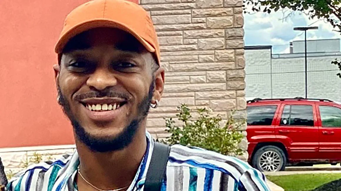 Phil_Lewis_'s tweet photo. A Black man got a job interview after he changed the name on his resume from "Dwight Jackson" to "John Jebrowski." Now, he’s suing for discrimination https://t.co/CLP6zz5pRV https://t.co/gi6aEjiuln