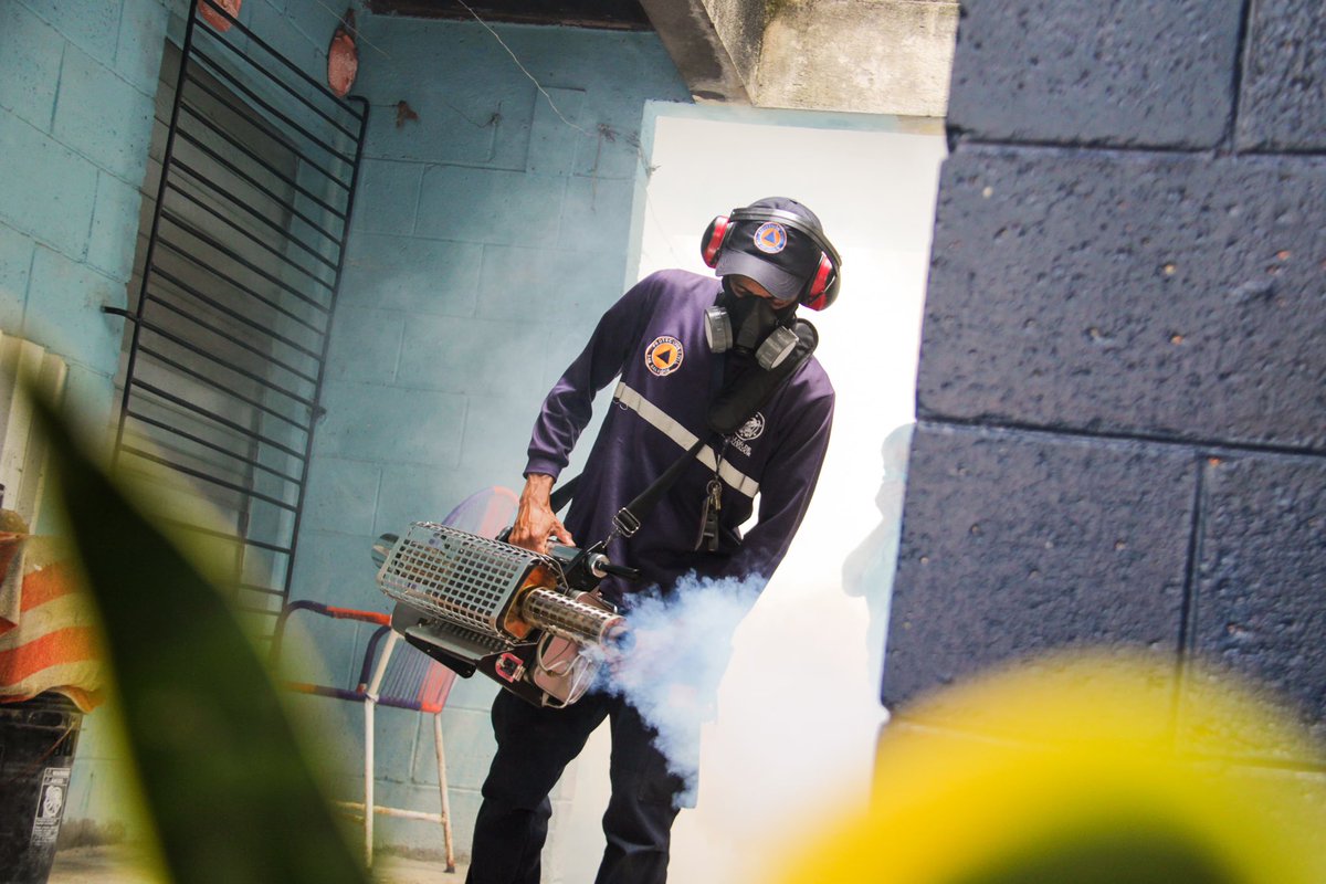Sackjuarezc's tweet photo. Hoy, junto a Protección Civil Municipal, Promoción de la Salud y el equipo de la zona 5, continuamos las jornadas de fumigación en el 📍Reparto Santa Marta 2, asegurando un entorno más seguro y saludable. https://t.co/kTZ0P18y0V