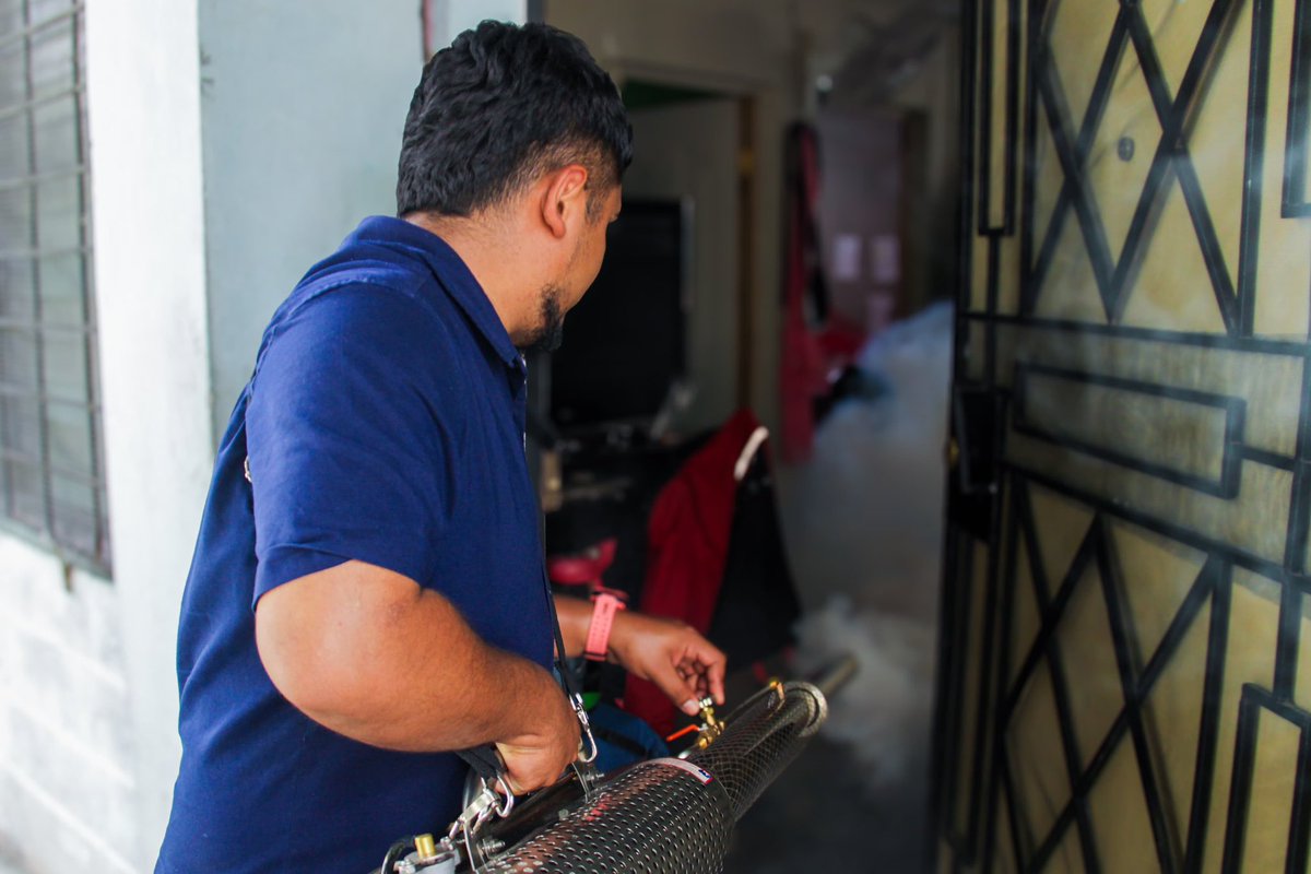 Sackjuarezc's tweet photo. Hoy, junto a Protección Civil Municipal, Promoción de la Salud y el equipo de la zona 5, continuamos las jornadas de fumigación en el 📍Reparto Santa Marta 2, asegurando un entorno más seguro y saludable. https://t.co/kTZ0P18y0V