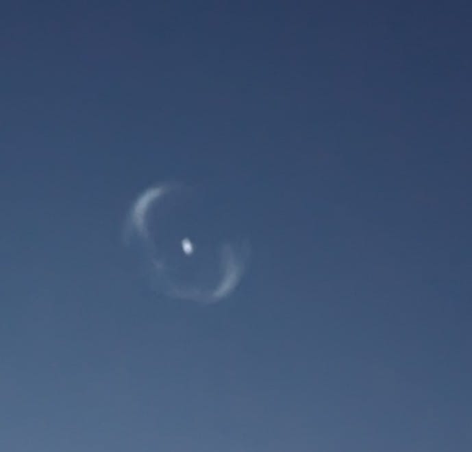 Seltsames Phänomen am Himmel über Brandenburg in der Nacht zum Mittwoch. War es #Ariane? Oder ein Sonnensturm?  Auf alle Fälle war's mysteriös schön.