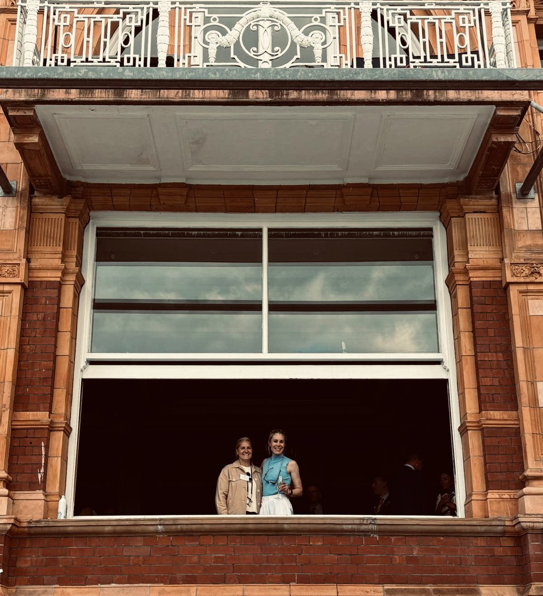 Iconic. Most famous 🪟 in cricket? <a href="/HomeOfCricket/">Lord's Cricket Ground</a> <a href="/MCCOfficial/">Marylebone Cricket Club</a> <a href="/KBrunt26/">Katherine Brunt</a>