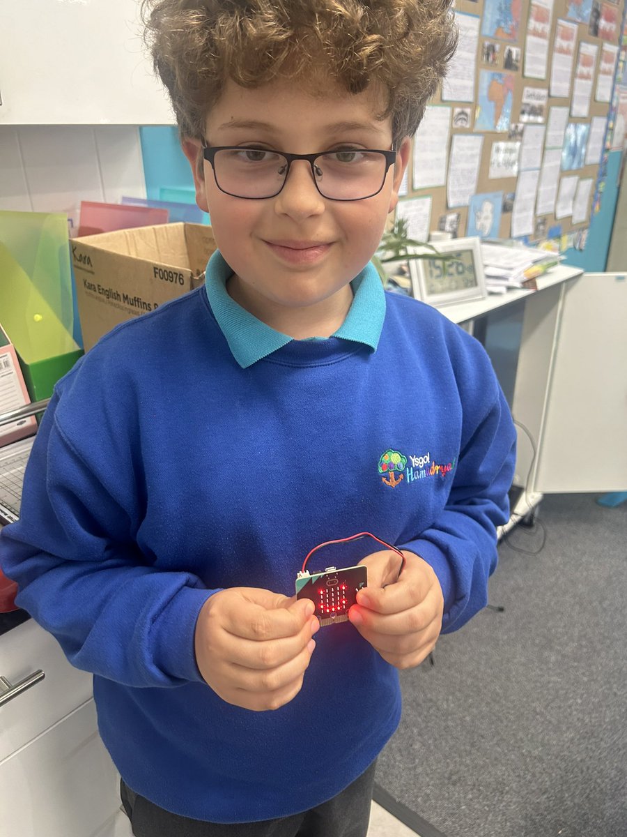Rydym wedi mwynhau ein clwb technoleg olaf heno wrth ddatblygu ein sgiliau codio a lawrlwytho gan ddefnyddio MicroBit🧑🏻‍💻👩🏽‍💻
Da iawn bawb!
