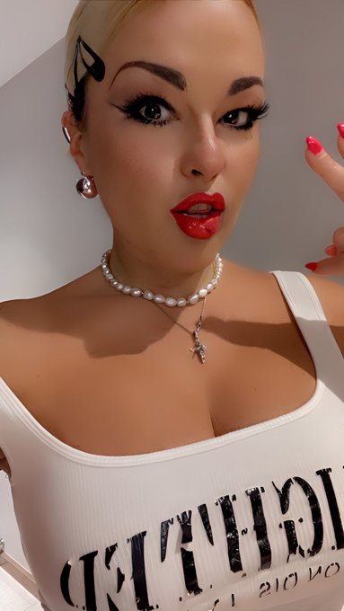 On😜 https://t.co/eRVa6gfKyx<a href="/tag/assworship"class="tags"><span>#assworship</span></a><a href="/tag/latexmistress"class="tags"><span>#latexmistress</span></a><a href="/tag/bootsaddict"class="tags"><span>#bootsaddict</span></a>