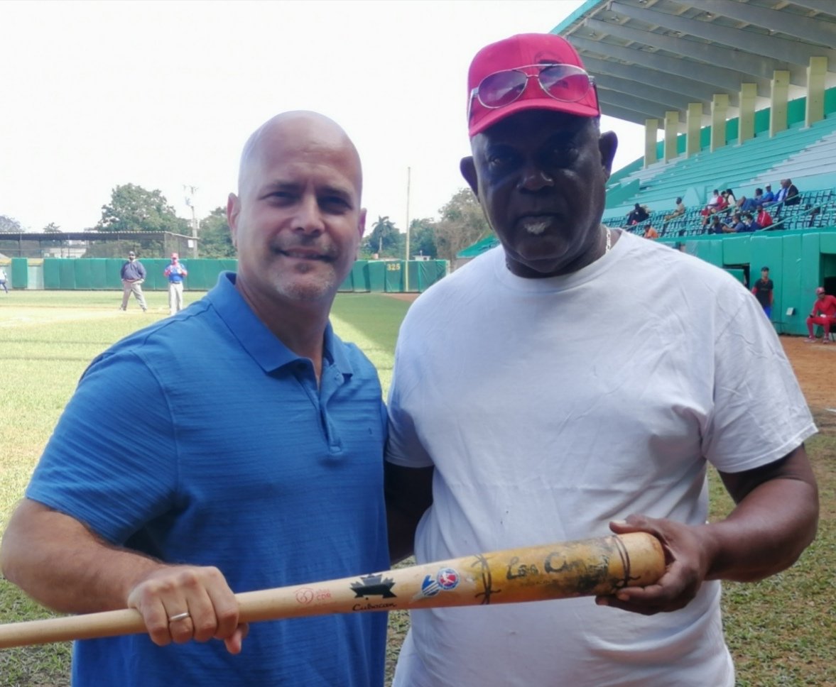 Ahí está hoy, en el banco de sus Vegueros, disfrutando el primer duelo del play-off Pinar del Río-Industriales, el hijo ilustre de Orozco y de toda #Cuba, la leyenda, 'El Señor Pelotero':  iLuis Giraldo Casanova! #CDRCuba #TodosSomosCederistas