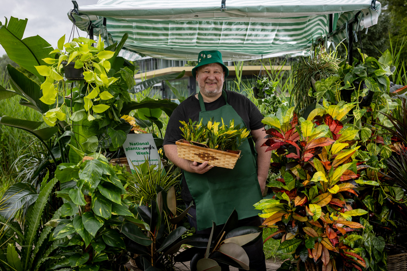 plants_atwork's tweet photo. Ian Drummond explains the reasons for a #VitaminPlant market stall this year for #plantsatworkweek https://t.co/jaXAq38ode https://t.co/me6FfTZC07