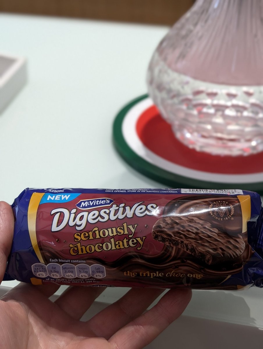 yus_sim's tweet image. On to my second pack 😋 

These biscuits are just delicious 🤤 @McVities #snacks #biscuits