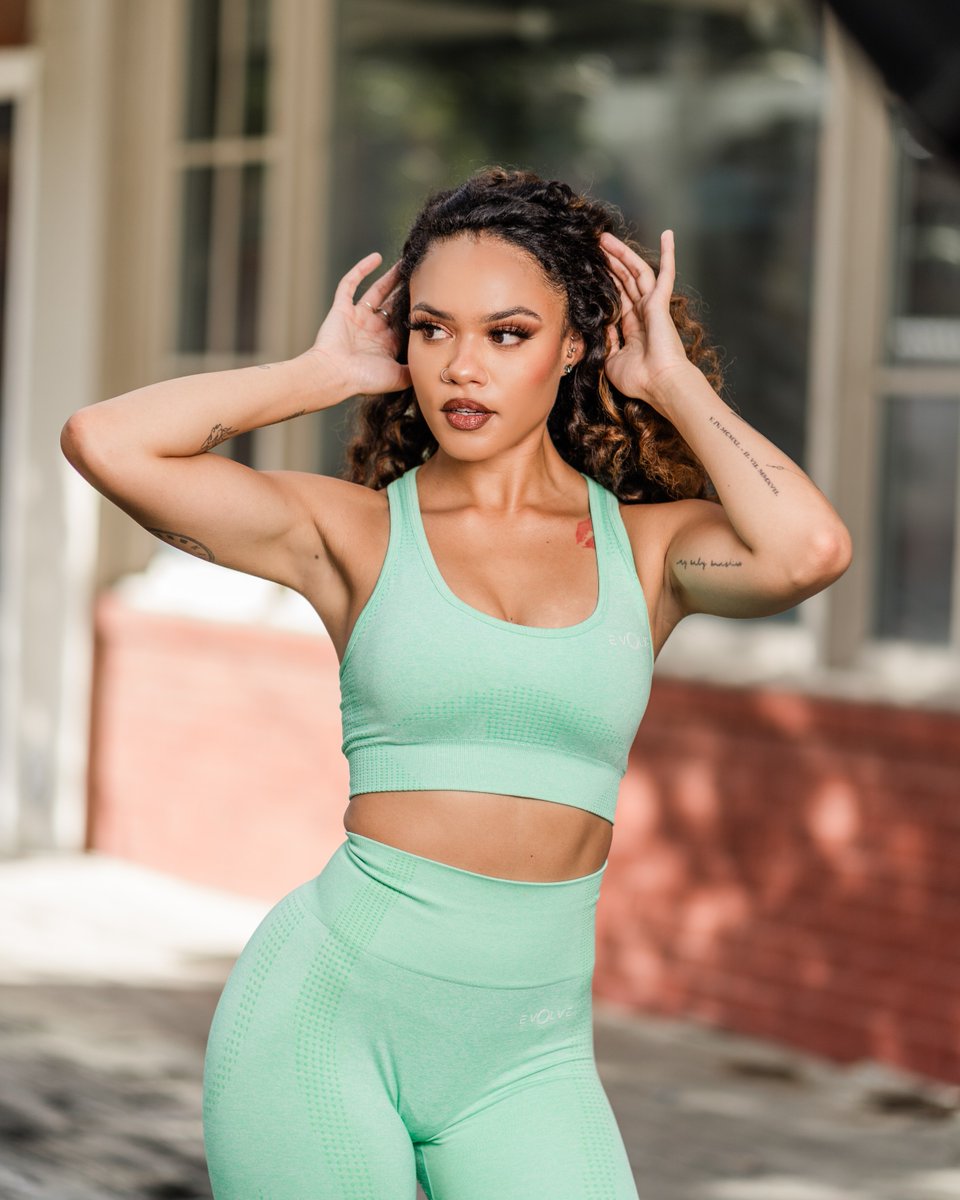 livevolutionary's tweet photo. looking at the deals on our site like ππ tap to shop!
model: @rileyannmill
-
-
-
-
#workoutwear #sale #DFW #gym #gymwear #athleisure #liveevolutionary #workoutset #cuteworkoutgear #fashion #fitness #getactive #activelifestyle https://t.co/7YKv2Fp4w4