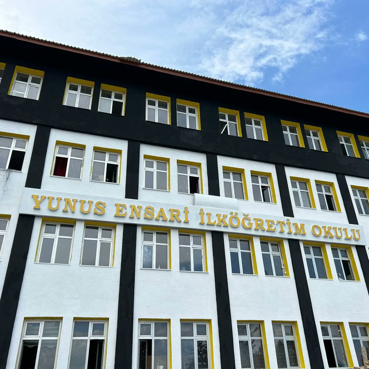 Ahlat Kaymakamımız Sayın Batuhan Bingöl, İl Milli Eğitim Müdürümüz Sayın Bilal Gür ve çalışma arkadaşlarımız ile güçlendirme ve bakım onarım çalışmaları devam eden Yunus Ensari İlk/Orta Okulumuzu ziyaret ettik. <a href="/Yusuf__Tekin/">Yusuf Tekin</a> <a href="/yilmaznazif/">Nazif Yılmaz</a> <a href="/batuhan__bingol/">Batuhan Bingöl</a> <a href="/BilalGur30/">Bilal GÜR</a> <a href="/AhlatIlce/">Ahlat İlçe Milli Eğitim</a>