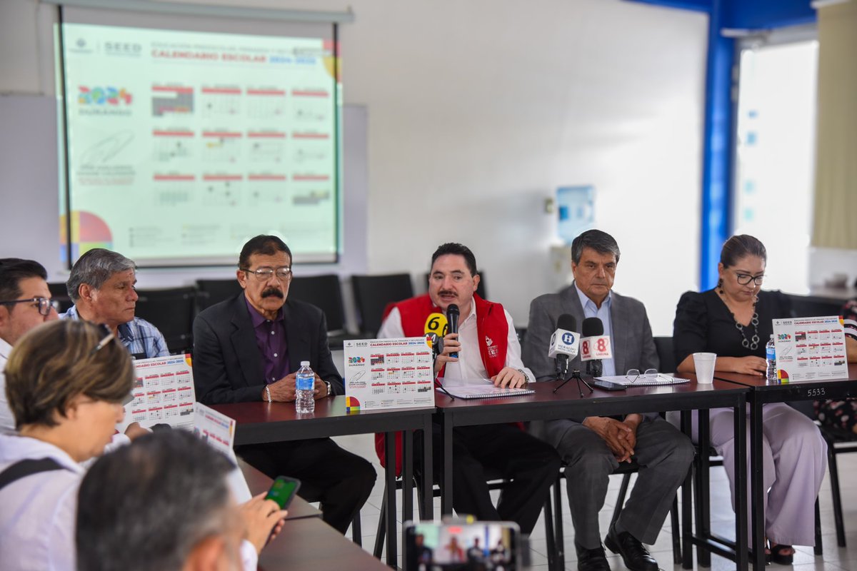 guillermoadamec's tweet photo. Ante las oportunidades que están llegando a la #Laguna, es necesario fijar una trayectoria académica individual a los alumnos de educación básica. ⤴️📚

Presentamos ante los medios de comunicación, los resultados y pormenores de la evaluación estandarizada en la región. 🎥📰 https://t.co/6FSDaL4Kkf