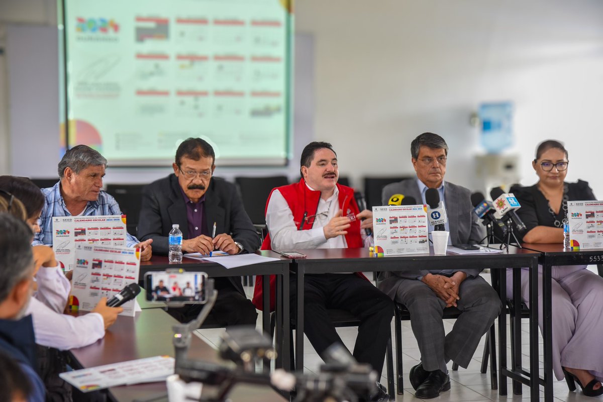 guillermoadamec's tweet photo. Ante las oportunidades que están llegando a la #Laguna, es necesario fijar una trayectoria académica individual a los alumnos de educación básica. ⤴️📚

Presentamos ante los medios de comunicación, los resultados y pormenores de la evaluación estandarizada en la región. 🎥📰 https://t.co/6FSDaL4Kkf