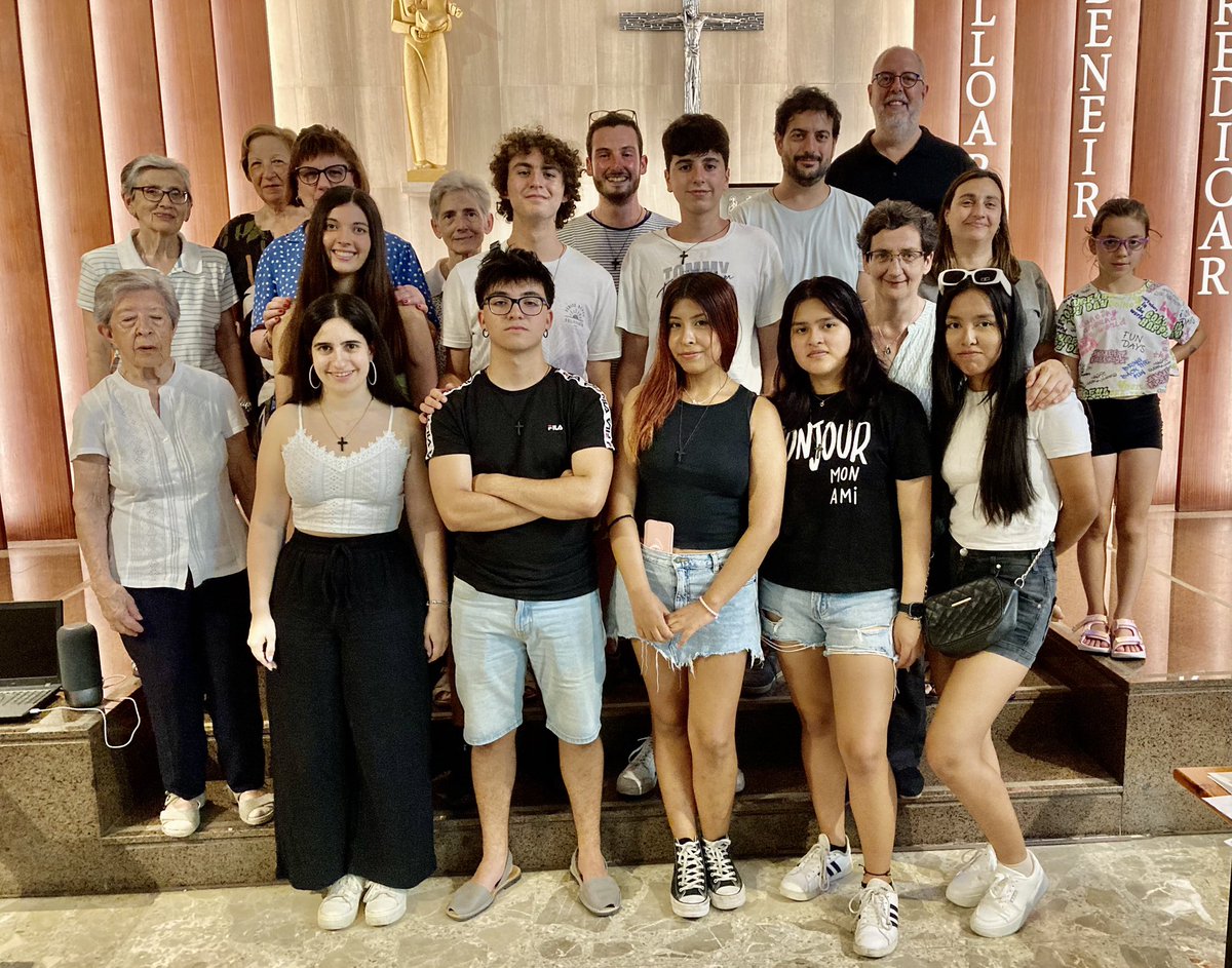DeicDominicas's tweet photo. ✅ Esta tarde se ha celebrado, en la capilla del Col·legi @dominiquesTGN el envío de un grupo de jóvenes que durante la próxima semana participarán en el Campo de Trabajo Tomelloso, organizado por nuestra Fundación Educativa Dominicas de la Enseñanza @coleFEDE y la congregación. https://t.co/8q3nqZQ064