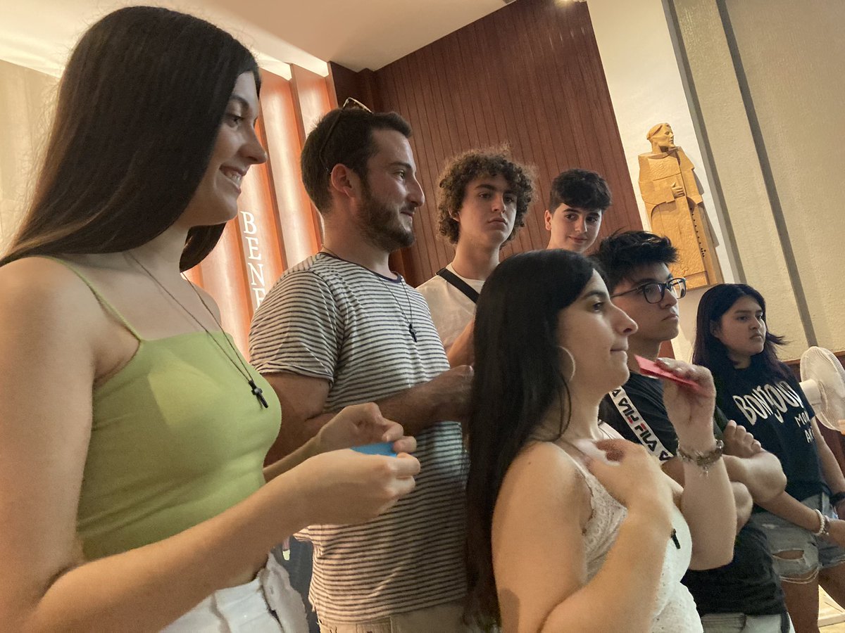 DeicDominicas's tweet photo. ✅ Esta tarde se ha celebrado, en la capilla del Col·legi @dominiquesTGN el envío de un grupo de jóvenes que durante la próxima semana participarán en el Campo de Trabajo Tomelloso, organizado por nuestra Fundación Educativa Dominicas de la Enseñanza @coleFEDE y la congregación. https://t.co/8q3nqZQ064