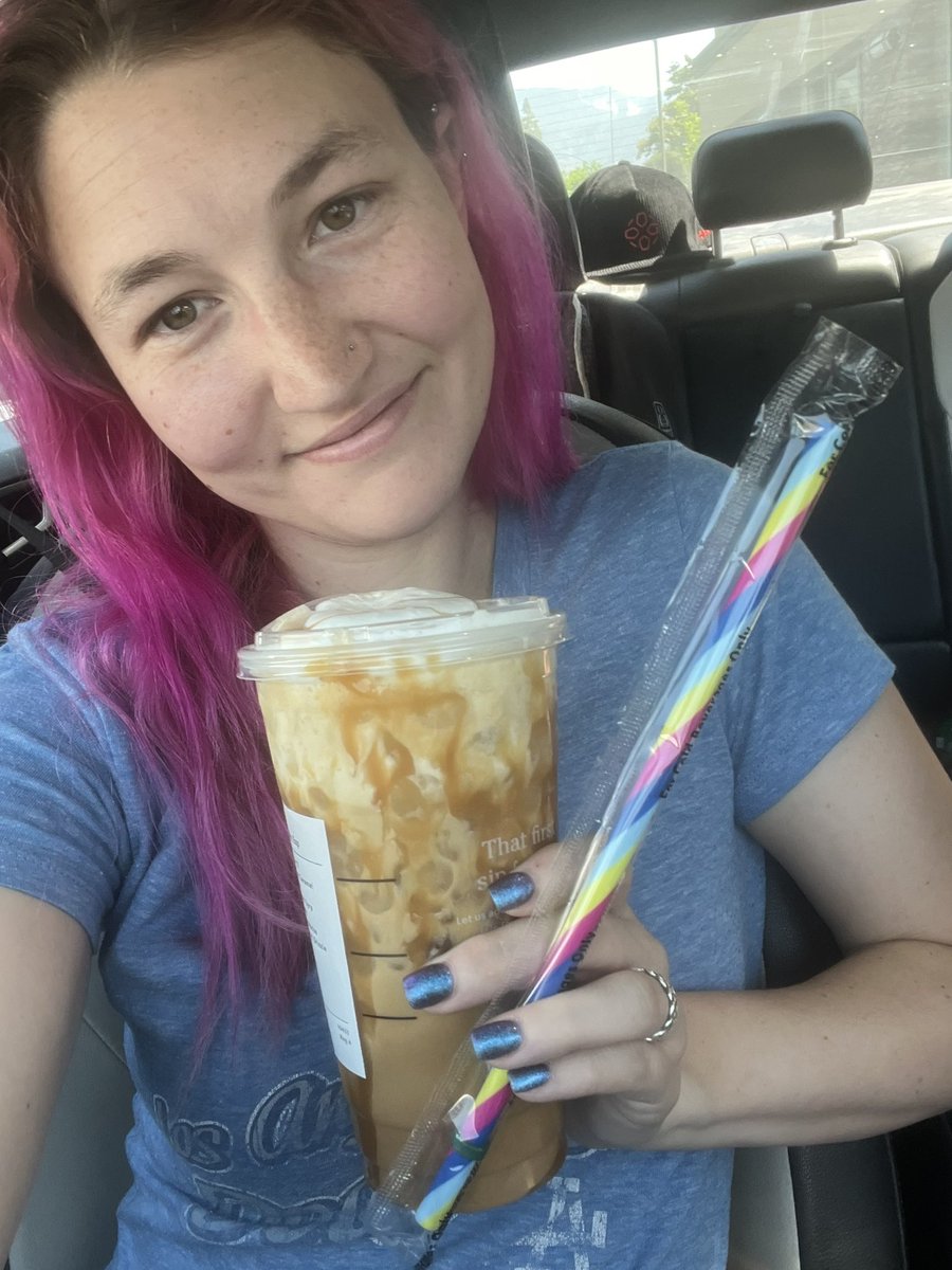 Photo_Qween15's tweet photo. FREE STRAW DAY! At Starbucks #FreeStraw #starbucks https://t.co/CLoGBQu5Cs