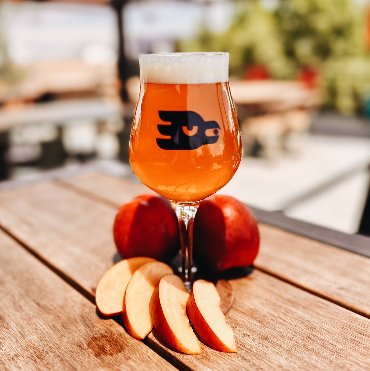 👅NEW ON TAP👅
El Nectarino•This Nectarine infused, Sauvignon Blanc barrel aged, Brettanomyces spiked German Golden Ale is beautifully funky and tart with a subtle vinous finish.
ABV: 8.1%

Available at all taprooms. 

#beautifullyfunky #barrelagedbeer #craftbeer #marblebrewery