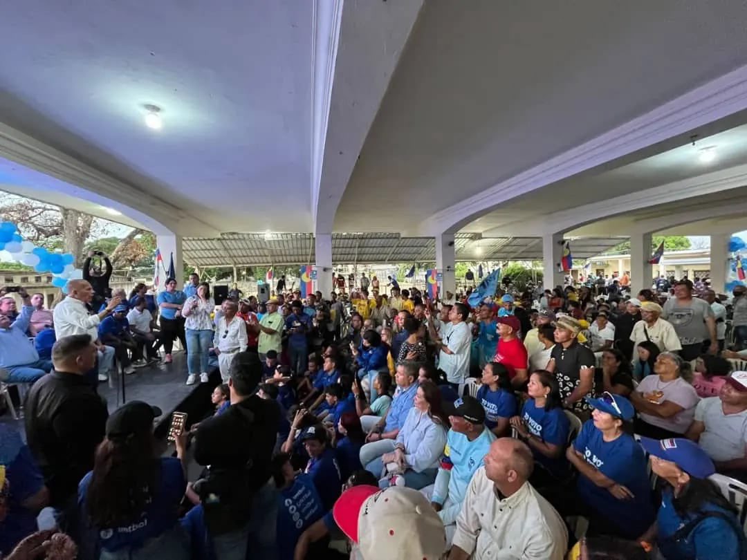 Manuel Rosales en Ciudad Bolívar encabeza juramentación de  maquinaria que cuidará votos de Edmundo González el #28j

instagram.com/p/C9QVNPaxp4U/…