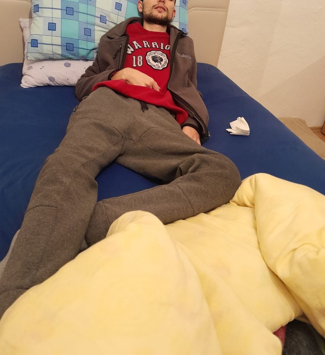 Serkan için doktor arayışındayız 23 yaşında 180 boyunda 38 kilo.
Serkan tek başına mücadele ediyor gitmediği hastane kalmadı tedavi arıyor. Sesini devlet yetkililerine duyurmak bir adım atılmasını istiyor. 
Kısacası yaşamak istiyor fakat tedavi yok sonuç yok maddi durum yok.